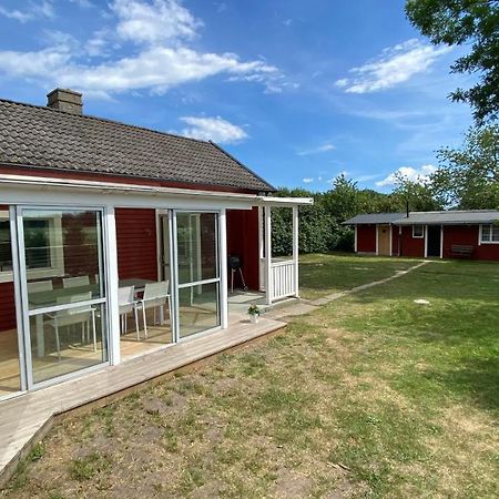 Charmig, Nyrenoverat Och Fullt Utrustad Stuga. Anpassad Foer Hundar, Naera Till Naturen Och Havet. Gangavstand Till Golfbana. カルマル エクステリア 写真