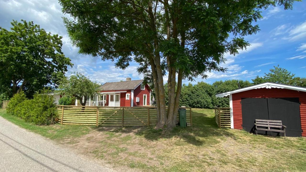 Charmig, Nyrenoverat Och Fullt Utrustad Stuga. Anpassad Foer Hundar, Naera Till Naturen Och Havet. Gangavstand Till Golfbana. カルマル エクステリア 写真